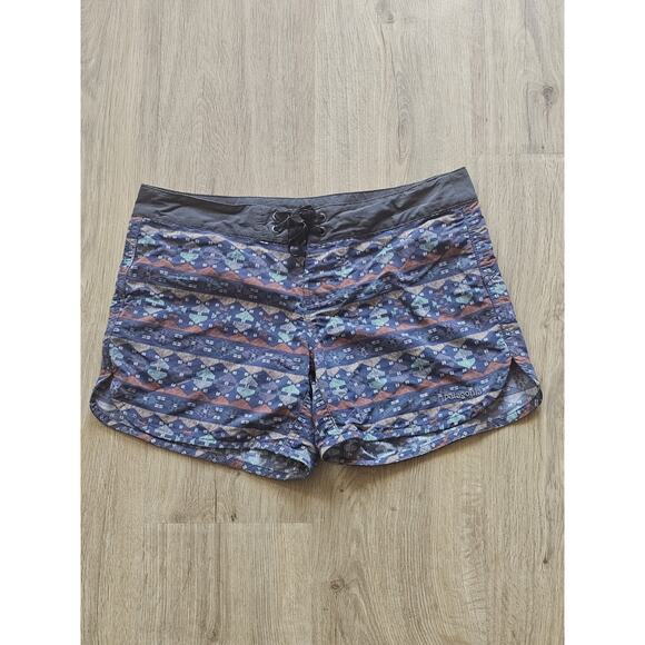 Patagonia Wavefarer Geometric Tribal Womens Swim Board Shorts Sz. 4 - Picture 1 of 11
